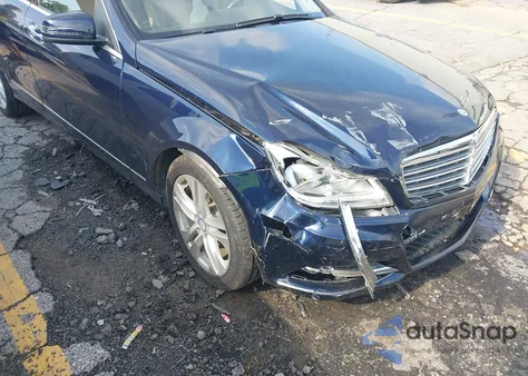 2014 Mercedes-Benz C 250 Luxury/Sport из США, поврежденный, VIN WDDGF4HB6EA917896